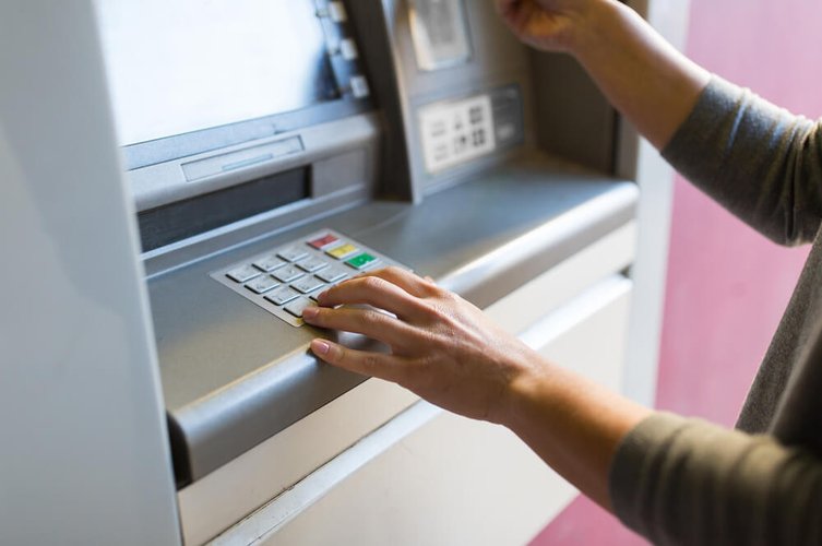 Снятие денег с карты через банкомат